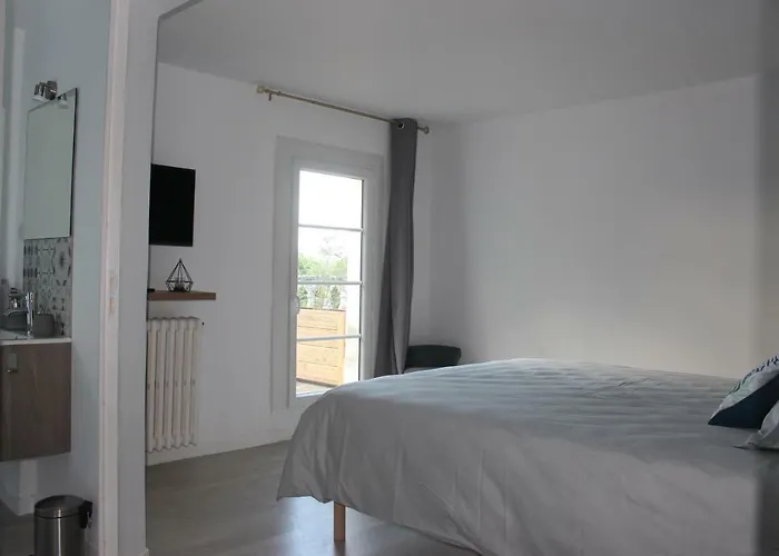 Chateau La Loge 3* Villematier